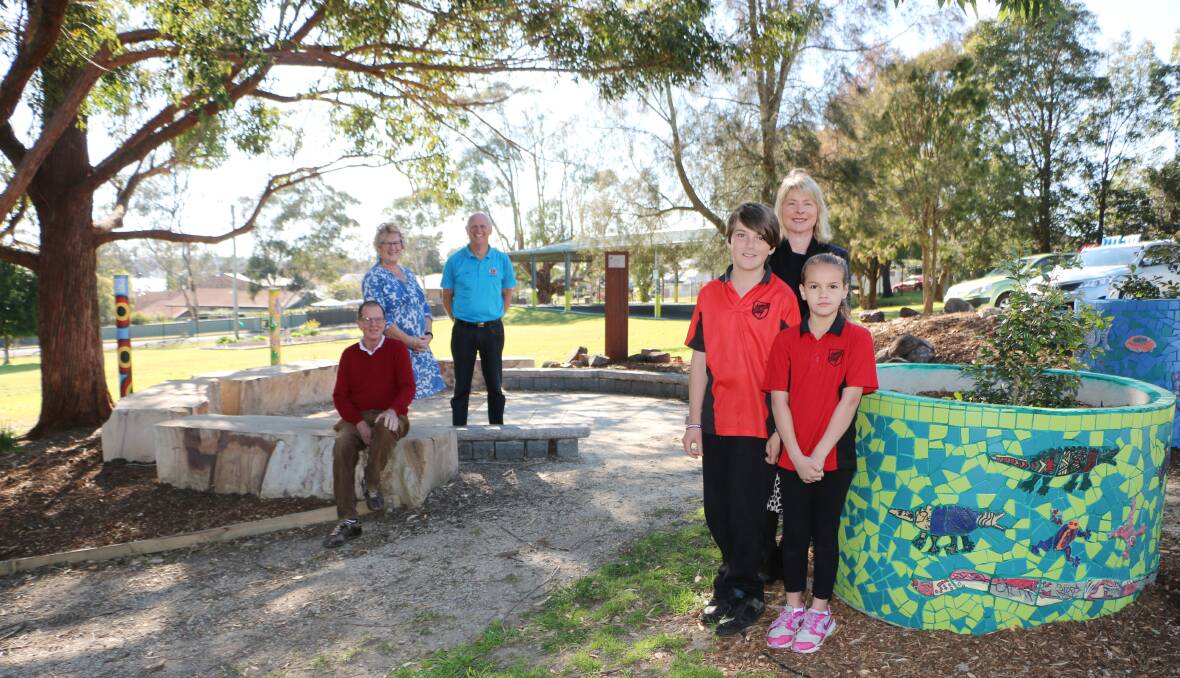 Wangi Public School, outdoor learning area. At front are students Griffin Haines and Bae-Phoenix Kelly with school principal Jenni Langford. At back are Wangi Lions Bruce Macfarlane, seated, and John farrington, with ceramic artist Jane Smith in the ampitheatre-style learning area. Aug 10, 2015. picture by David Stewart