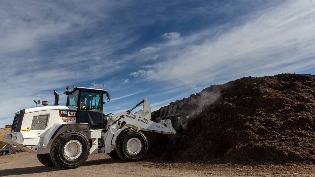 FREE STUFF: Council staff will pile loads of compost into utes and trailers for Lake Macqurie residents this weekend. But bookings are essential. Picture: Supplied