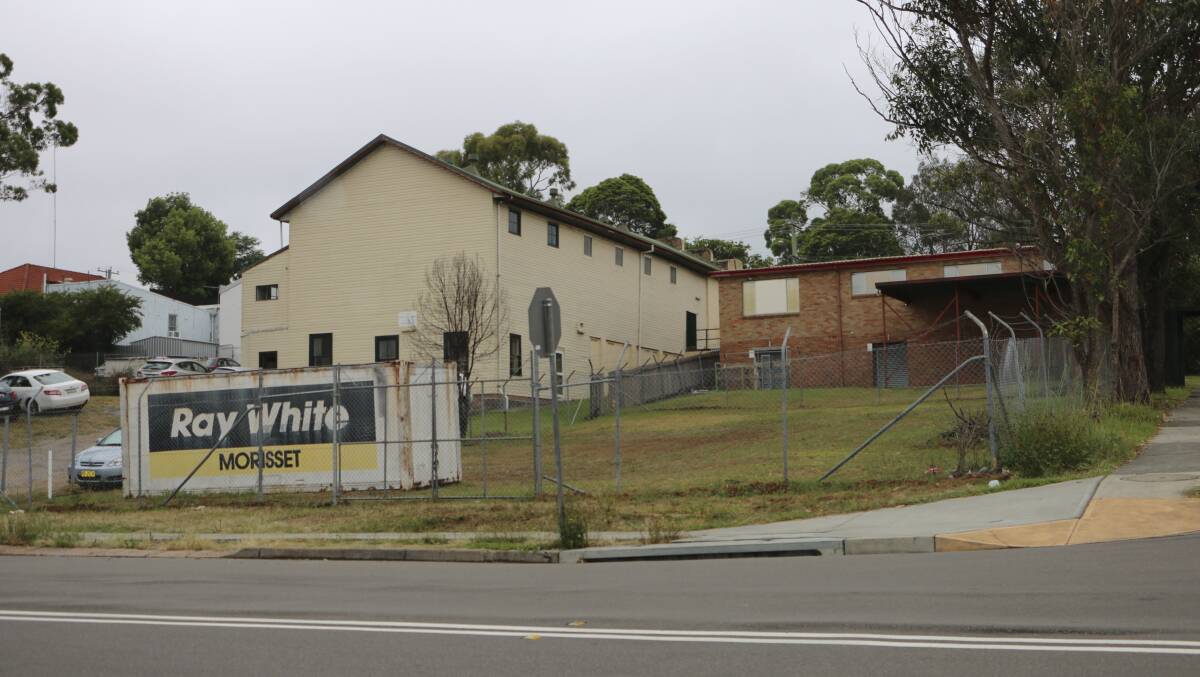 CHANGING SITE: This picture, taken in 2014, shows the vacant block which council wants to acquire at 32 Yambo Street, behind the old Morisset post office, and next to the memorial hall. Picture: David Stewart