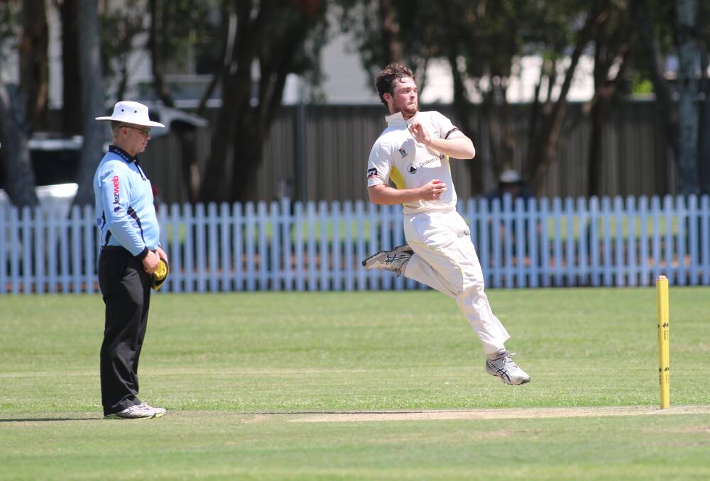 ARMY CALL: Toronto Workers and Newcastle representative fast bowler Andrew Somerville loads up to deliver at Ron Hill Oval. Picture: David Stewart