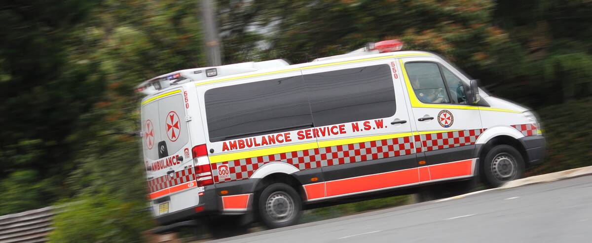 Bystanders revive surfer who hit head on rocks: NSW Ambulance