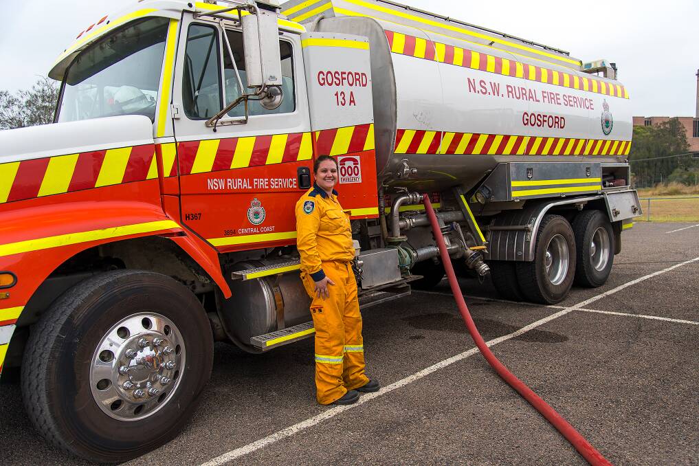 ALL HANDS ON DECK: Gosford bulk water refilling Narara 1 Alpha before it went back to help with the Wangi fire on Thursday, January 2. Picture: Picture: Chris VanderSchaaf
