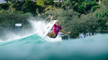 Multiple world champion Stephanie Gilmore surfs Snapper Rocks in 2018. (HANDOUT/WSL)