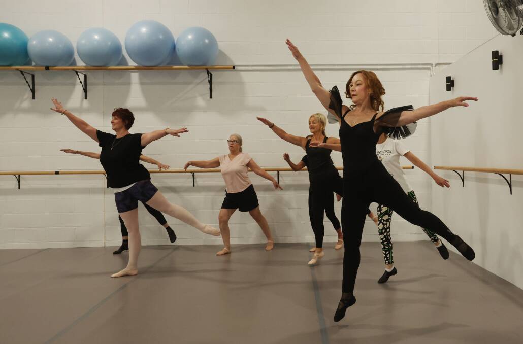 Silver Swans dance program in Islington, pictures by Simone De Peak